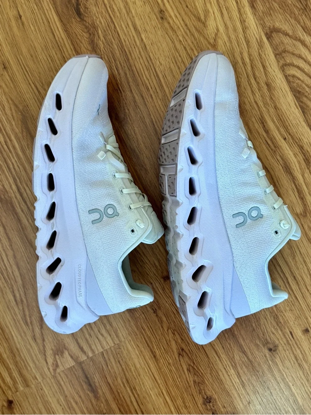 On Cloudtilt Women’s 9 / EU 40.5 in Ivory/Orchid